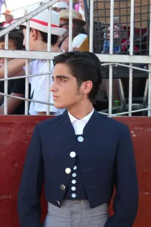 Javier, un joven novillero del grupo de jóvenes torea en Tornecillas